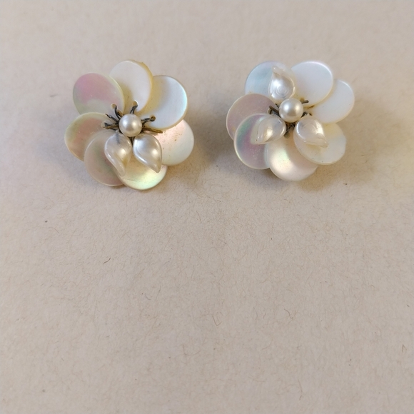 Louis Rousselet Elegant Pearl Flower Earrings 1940 - Picture 7 of 10